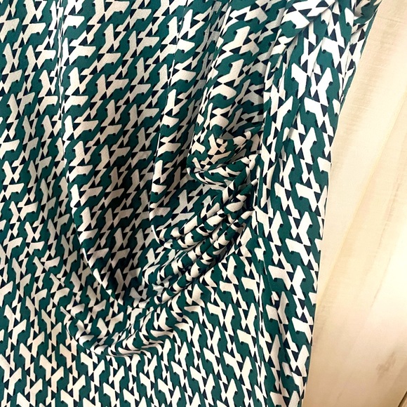 Tahari Green White Black Abstract Print Wrap-Look 3/4 Sleeve Blouse Sz 3X - Picture 6 of 7